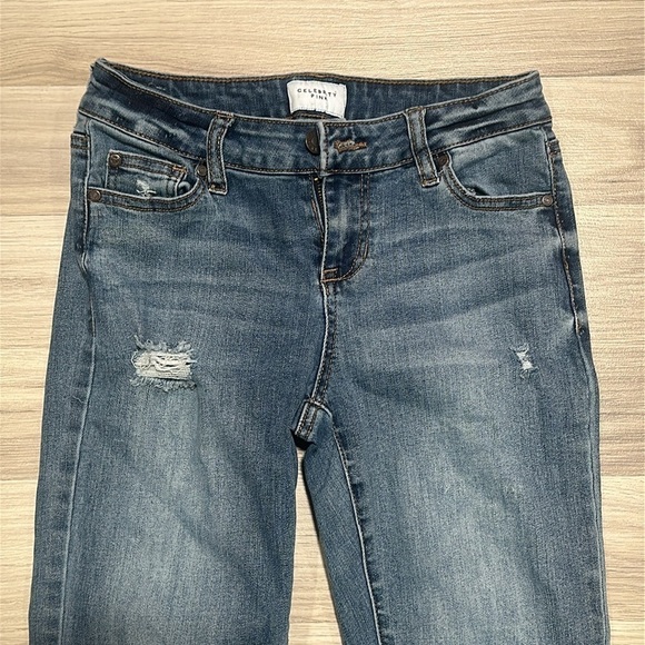 CELEBRITY PINK Juniors Floral embroidered Ankle Jeans Size 3/26 - Picture 3 of 8